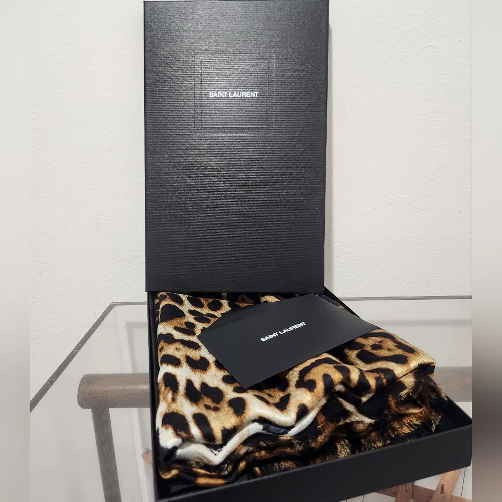 Saint Laurent Leopard Print Scarf - Picture 5 of 6